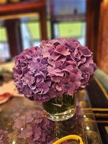 Camera-friendly corporate boardroom flowers